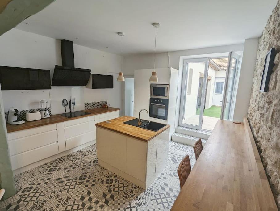 A 5Mn De La Reserve Africaine, Charmante Maison De Village Avec Patio Sigean Exteriör bild